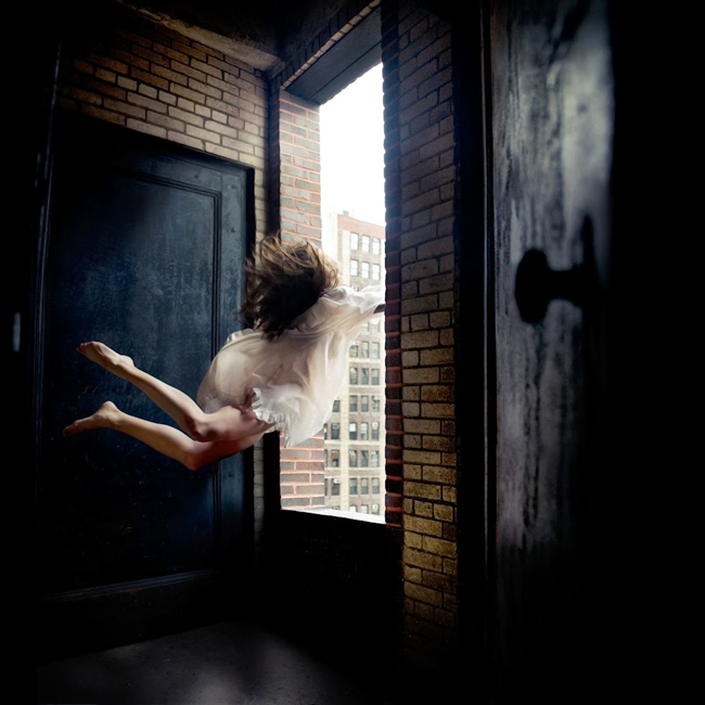 Alicia Savage - levitation photography