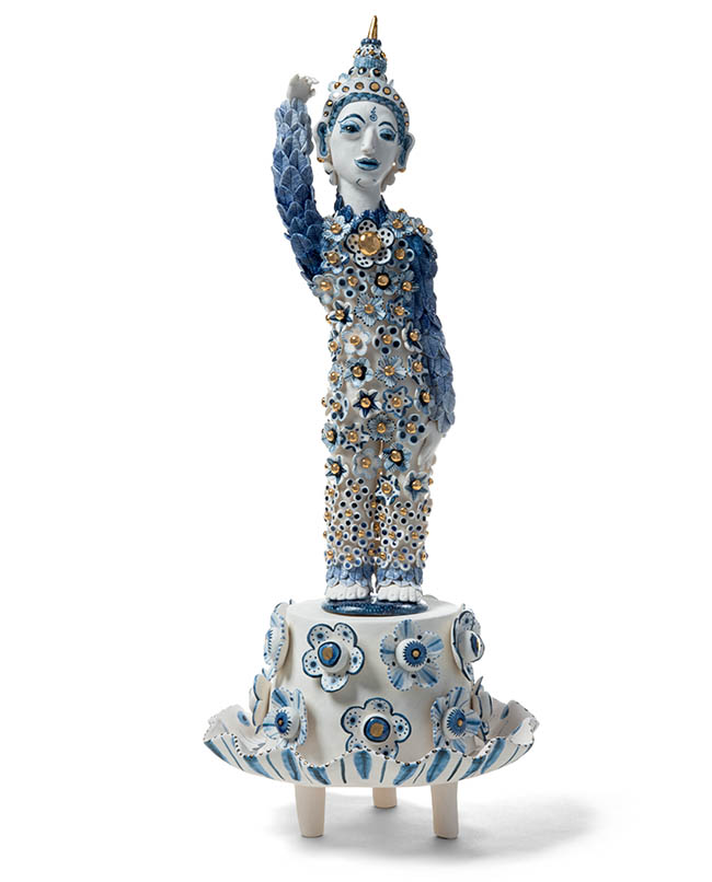 Exquisite Porcelain Figures by Vipoo Srivilasa Express the Ineffable Nature  of Beauty and Connection — Colossal