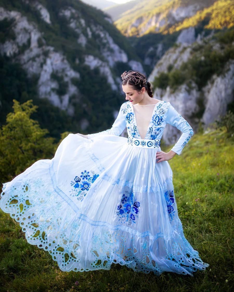 Jaroslava-Wurll-Kocanova-Blue-Flower-Dress