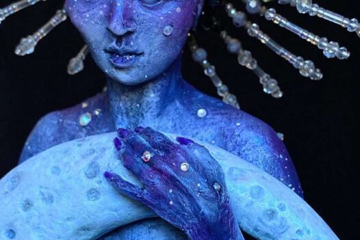 Jessica-Dalva-Glow-In-The-Dark-Sculpture