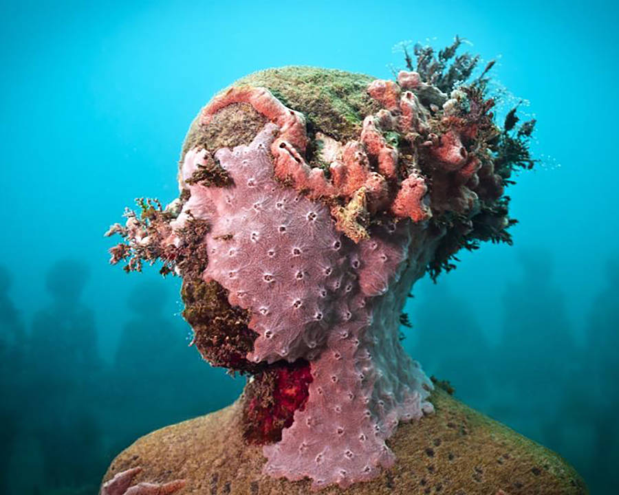 Jason deCaires Taylor: Vicissitudes (2006), pH-neutral cement, stainless steel, aggregates, 26 life-size figures. Location: Grenada, West Indies.