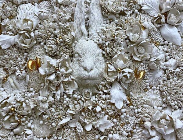 Melis-Buyruk-Bunny-White-Gold-Ceramic-Art