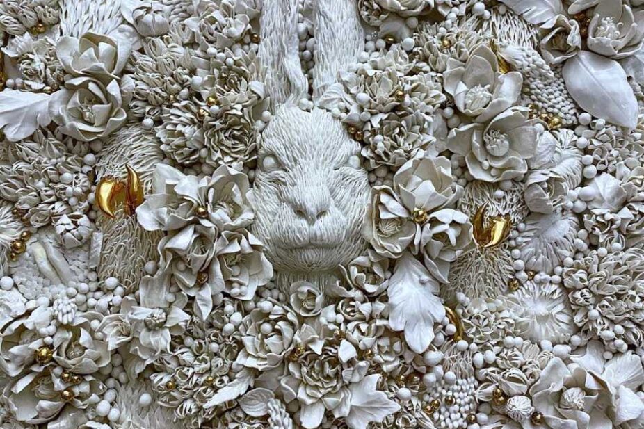 Melis-Buyruk-Bunny-White-Gold-Ceramic-Art