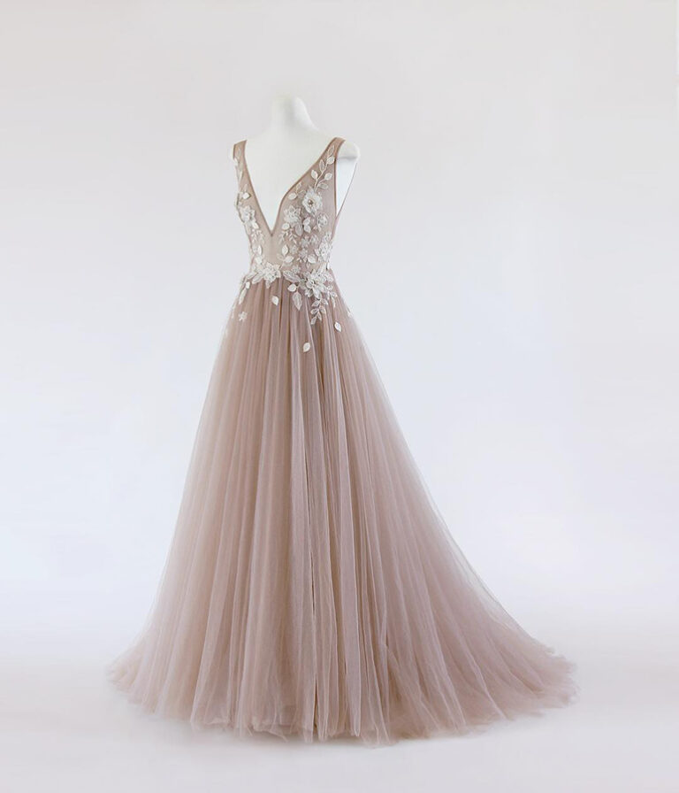 Opulent Couture: Linda Friesen’s Elegant Fantasy Attire | Beautiful ...