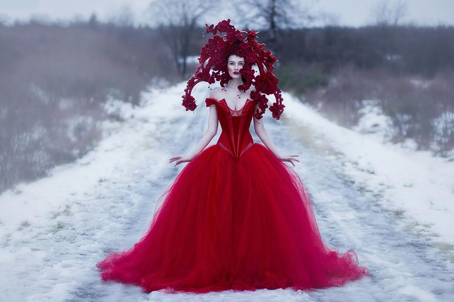 linda-friesen-red-snow