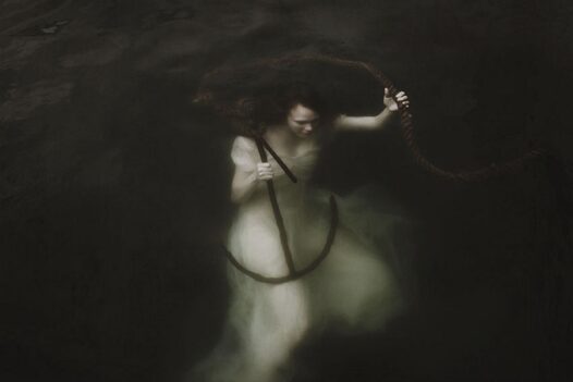 Emma-McEvoy-underwater