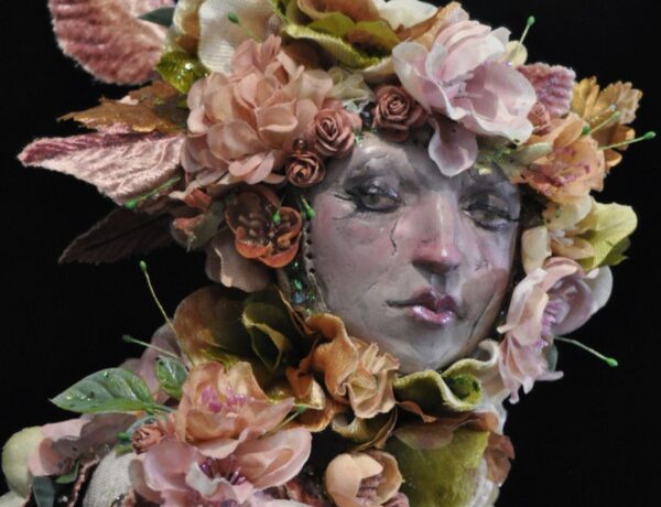Jessica-Dalva-Female-Sculpture-Floral-Headpiece