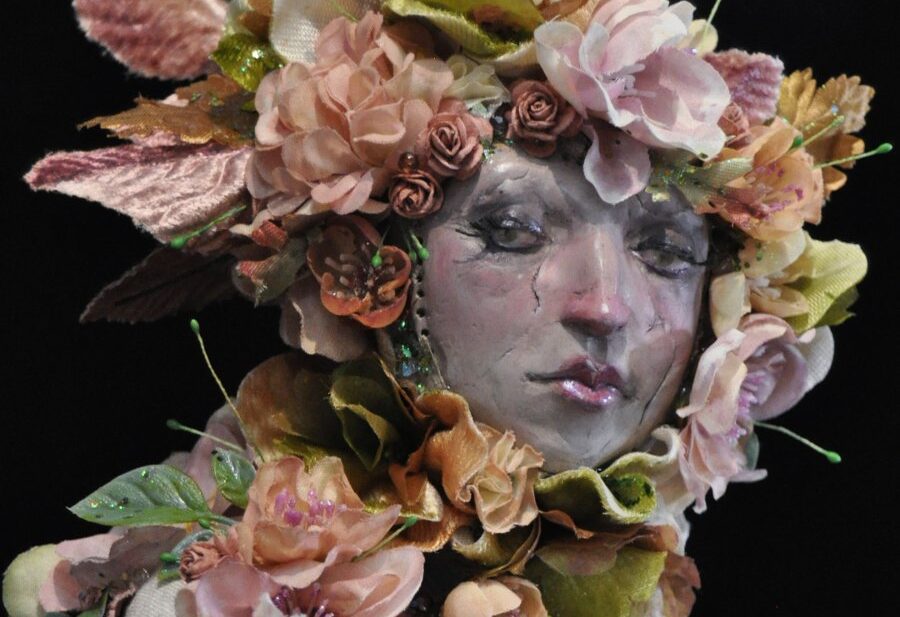 Jessica-Dalva-Female-Sculpture-Floral-Headpiece