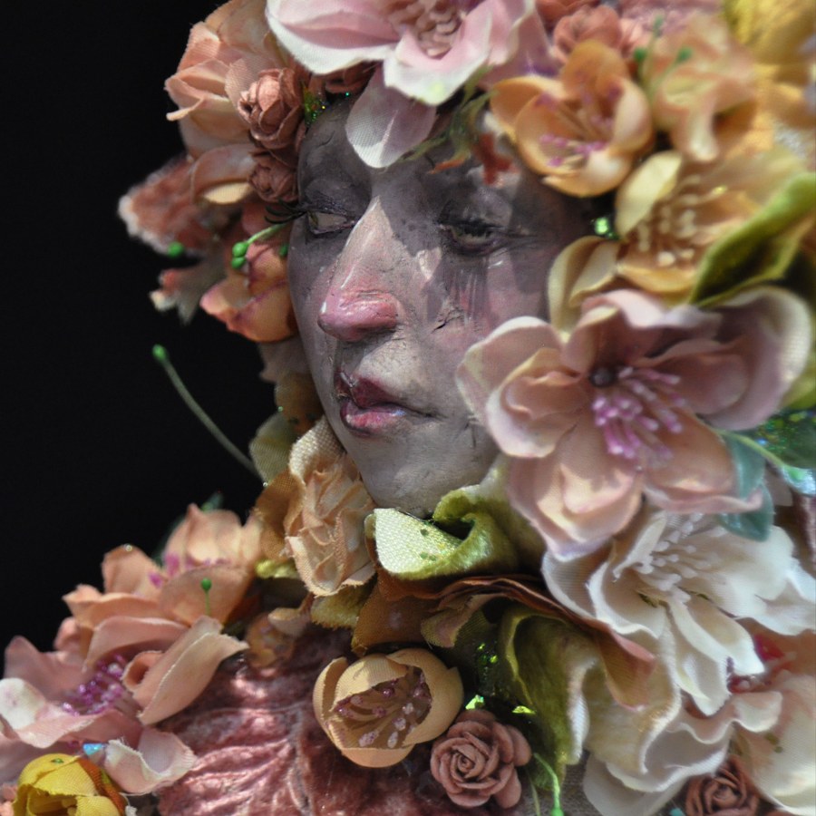 Jessica-Dalva-Textile-Sculpture-Flowers-Face
