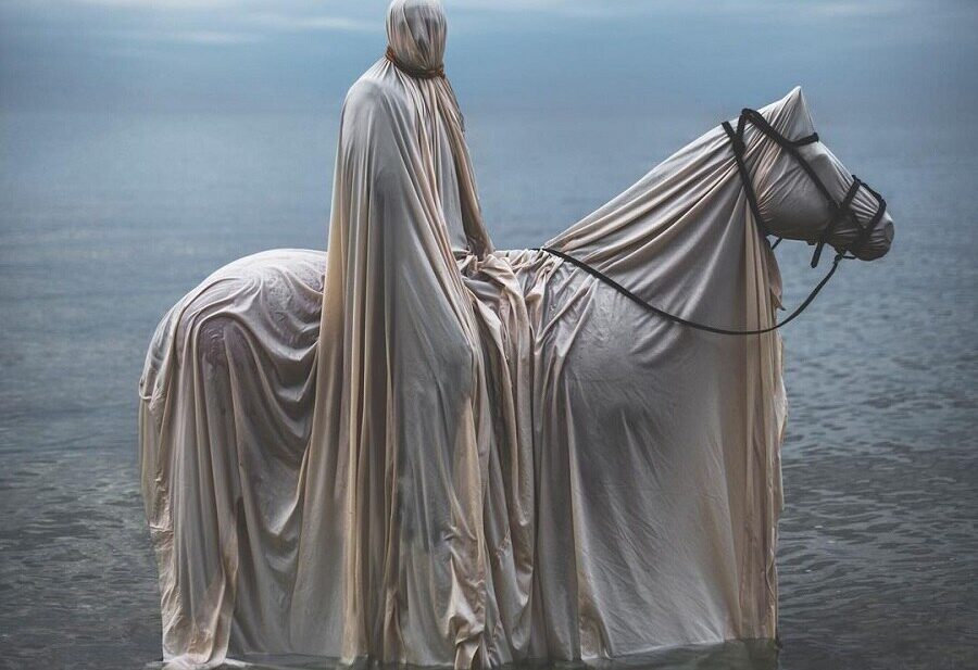 nicolas-bruno-dark-horse
