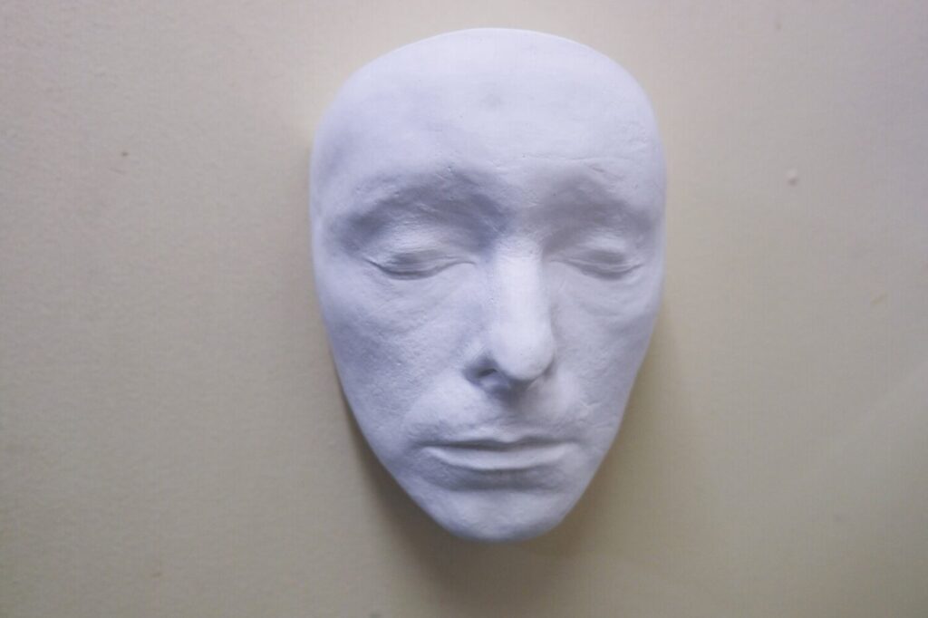 Jennifer-Allnutt-David-Bowie-Mask