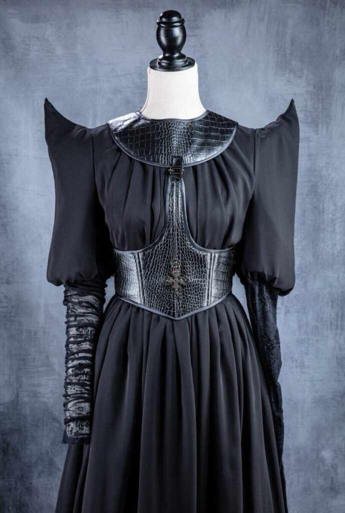 Ibicella-Costume-Designer-Black-moon