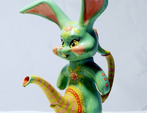 Renee-Tay-bunny-sculpture
