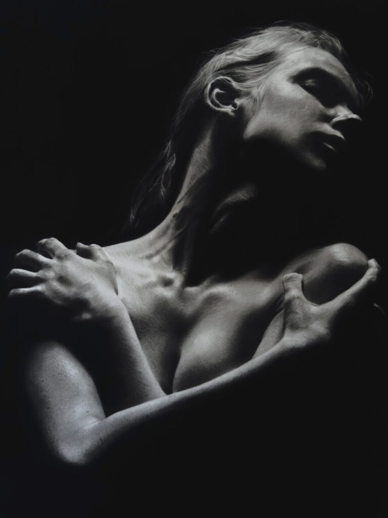 Mike-Gordon-Chiaroscuro-graphite